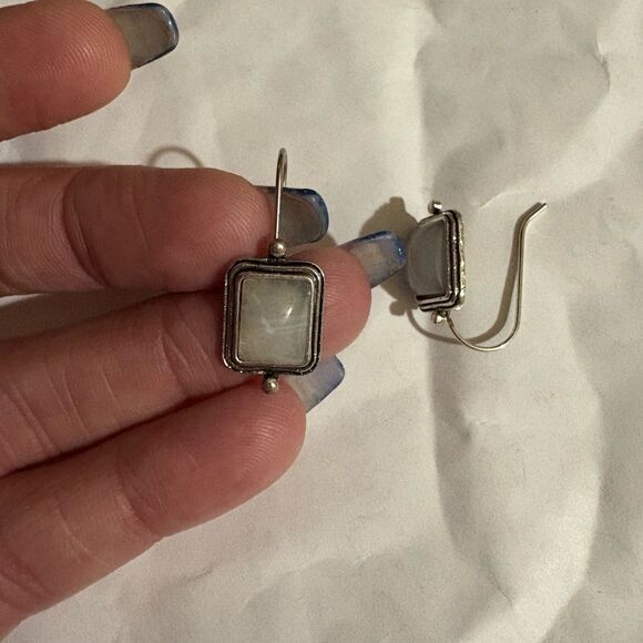 Elegant Silver and White Square Earrings - Picture 3 of 5